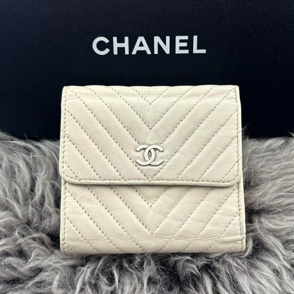 Chanel Wallet Chevron V-stitch Snap Trifold