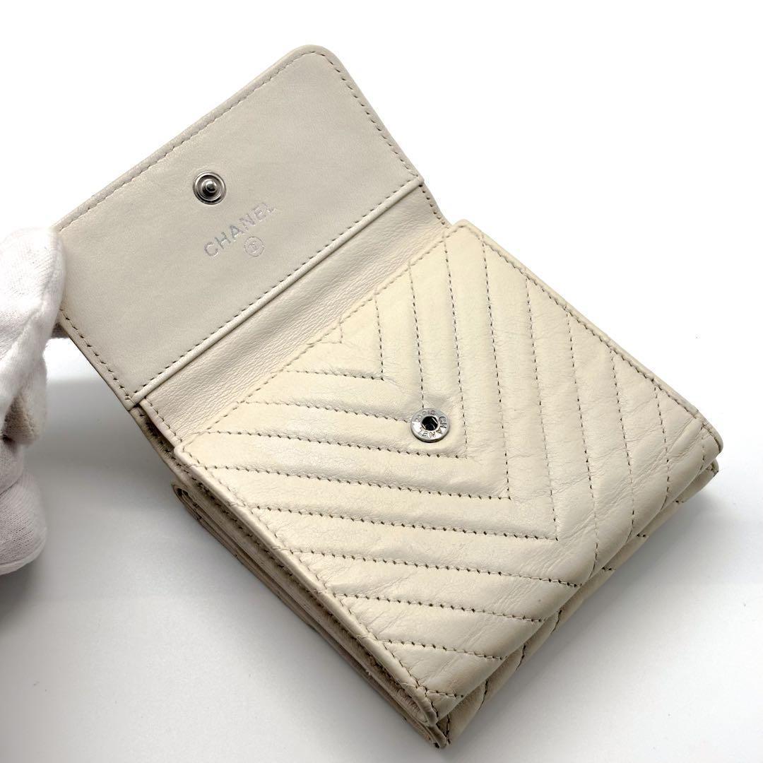 Chanel Wallet Chevron V-stitch Snap Trifold — view 3