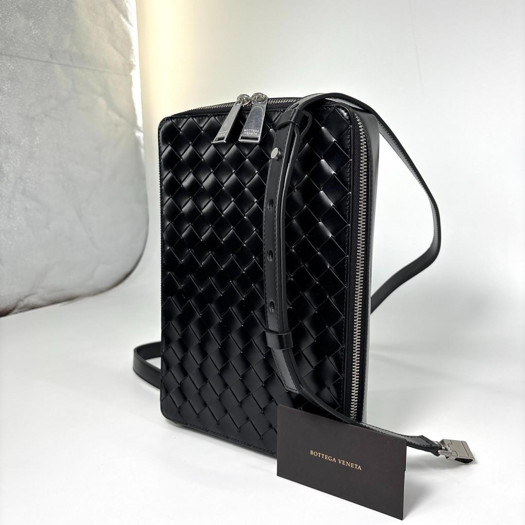 Bottega Veneta Shoulder Bag Intrecciato Calfskin — view 2