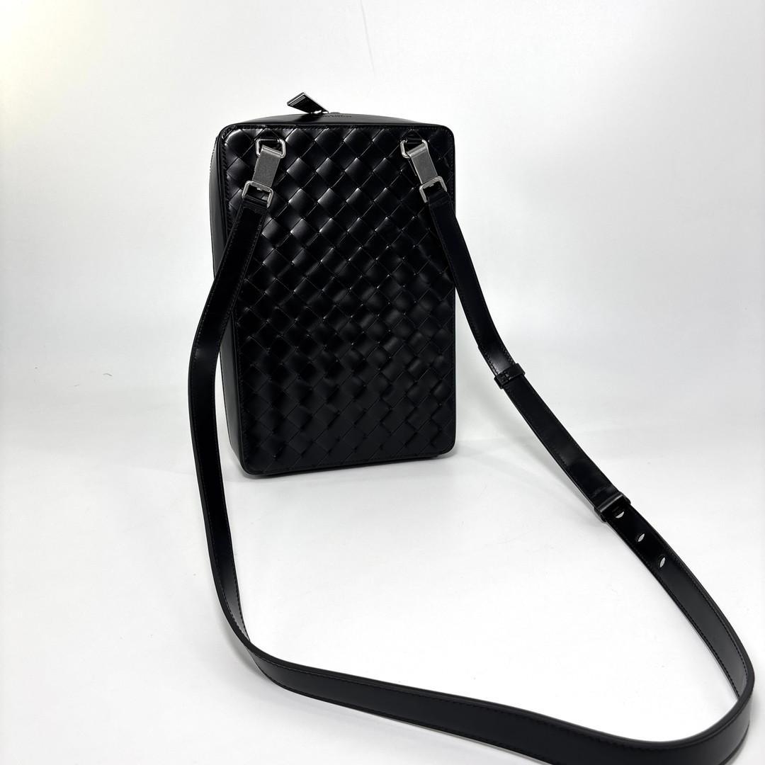 Bottega Veneta Shoulder Bag Intrecciato Calfskin — view 5