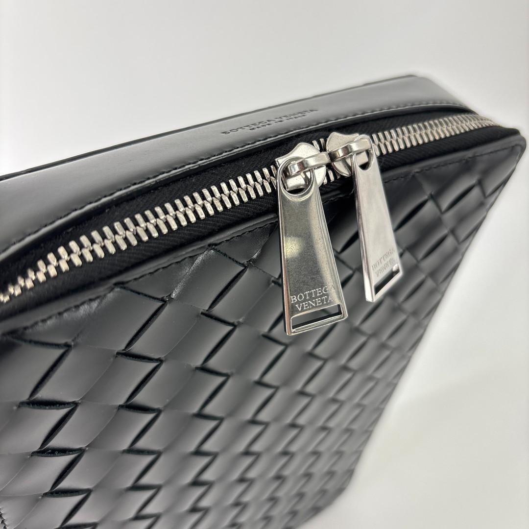 Bottega Veneta Shoulder Bag Intrecciato Calfskin — view 7