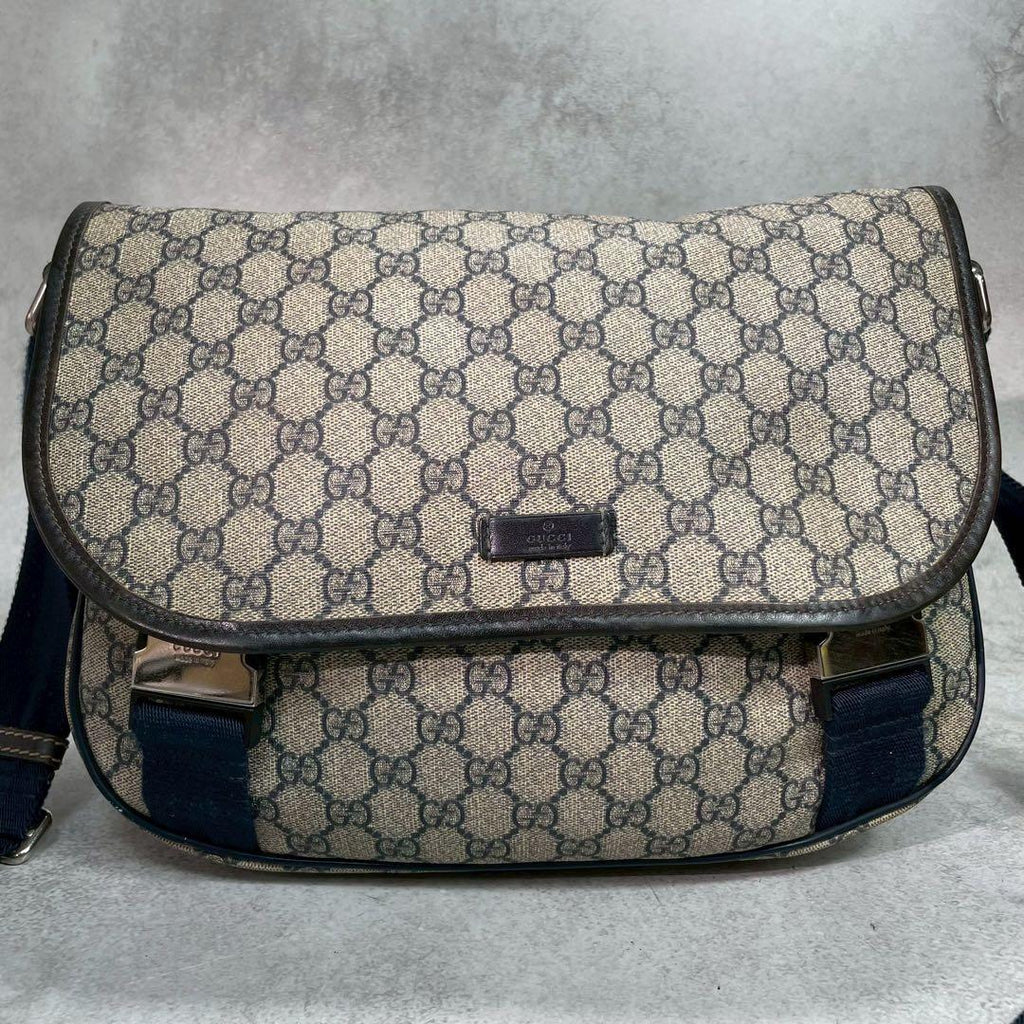 Gucci GG Shoulder Bag Navy Beige Logo Leather — view 2