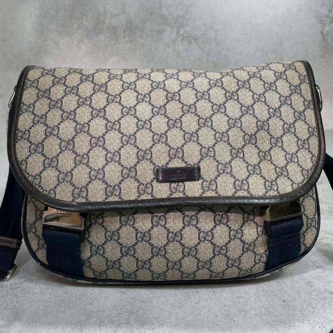 Gucci GG Shoulder Bag Navy Beige Logo Leather — view 2