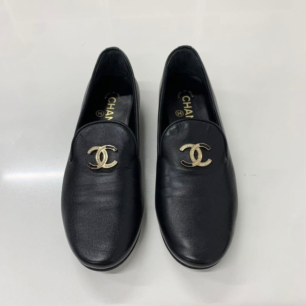 Chanel CC Logo Leather Rhinestone Pearl Flat Shoes Black — view 2