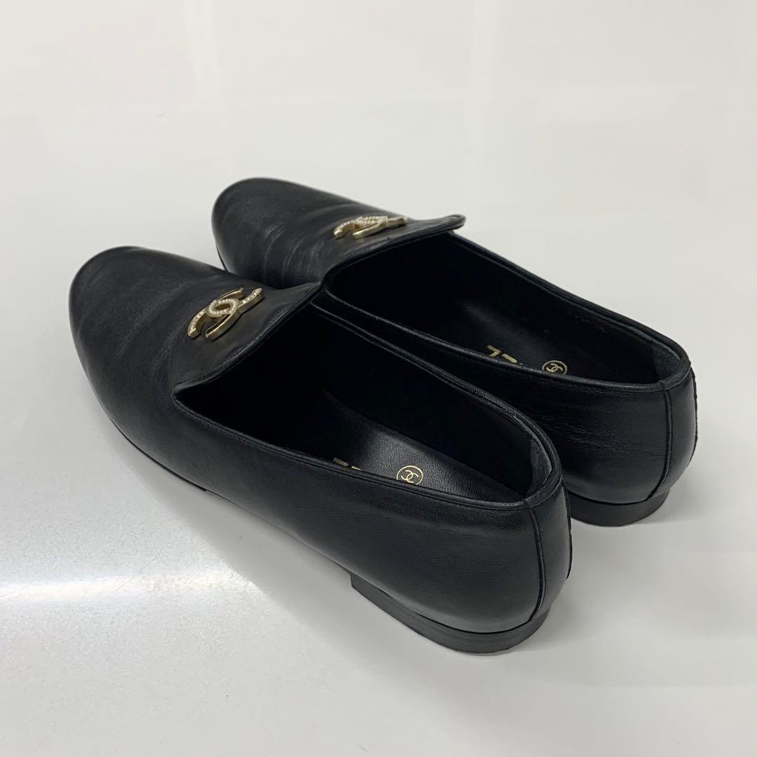 Chanel CC Logo Leather Rhinestone Pearl Flat Shoes Black — view 4