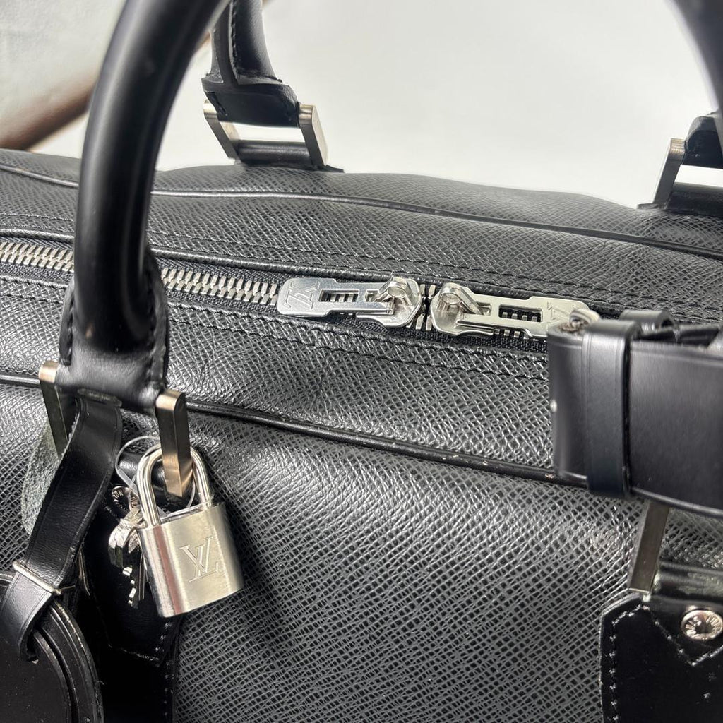 Louis Vuitton Taiga Kendall PM Ardoise Boston Bag Black — view 7
