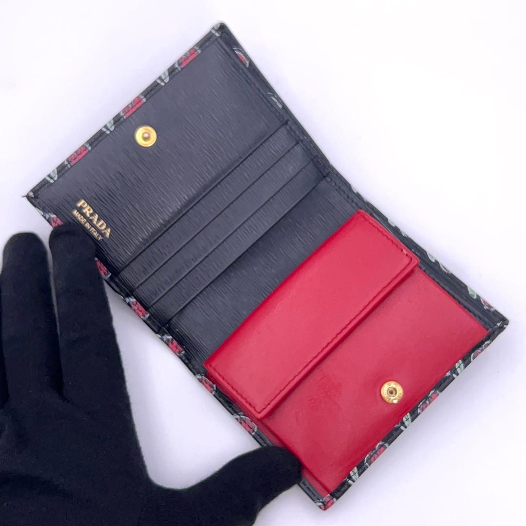 Prada Saffiano Bifold Wallet Heart Black Compact — view 3