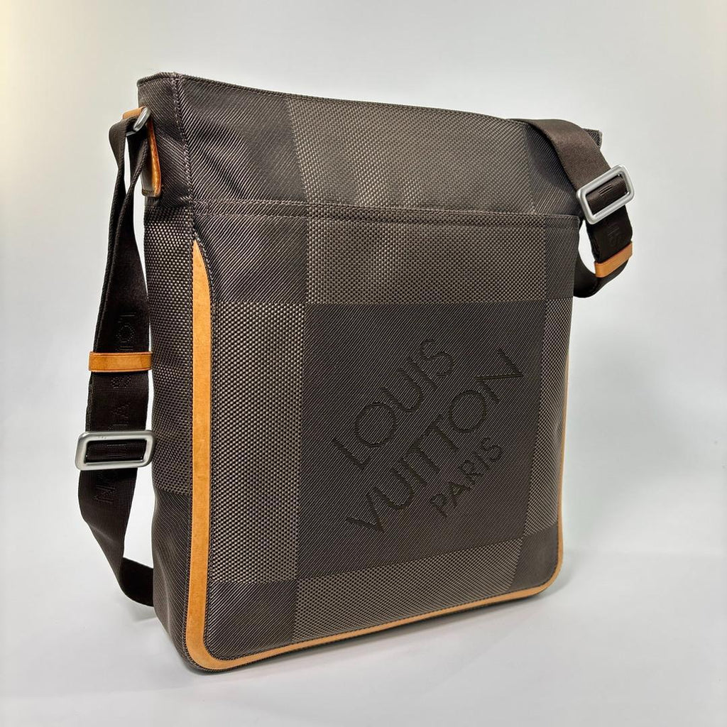 Louis Vuitton Super Damier Geant Companion Shoulder Bag — view 3