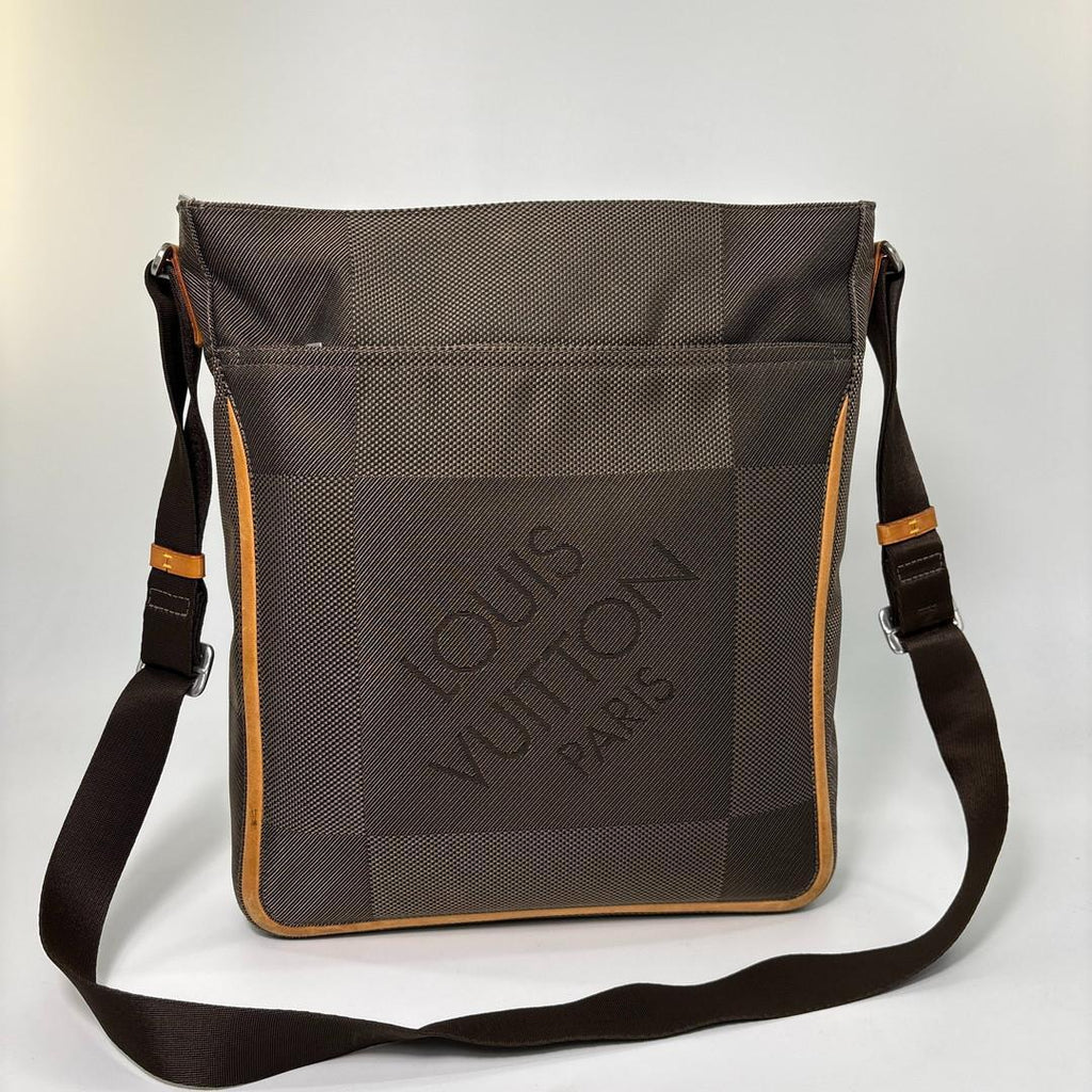 Louis Vuitton Super Damier Geant Companion Shoulder Bag — view 5