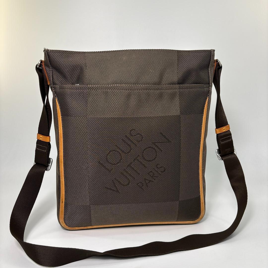 Louis Vuitton Super Damier Geant Companion Shoulder Bag — view 5