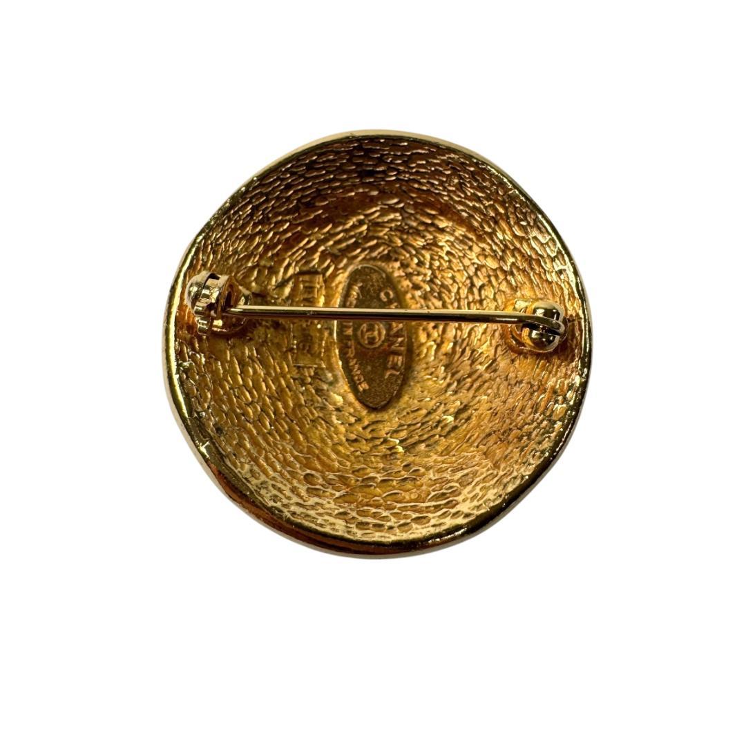 Chanel 31 Rue Cambon Brooch Gold — view 3