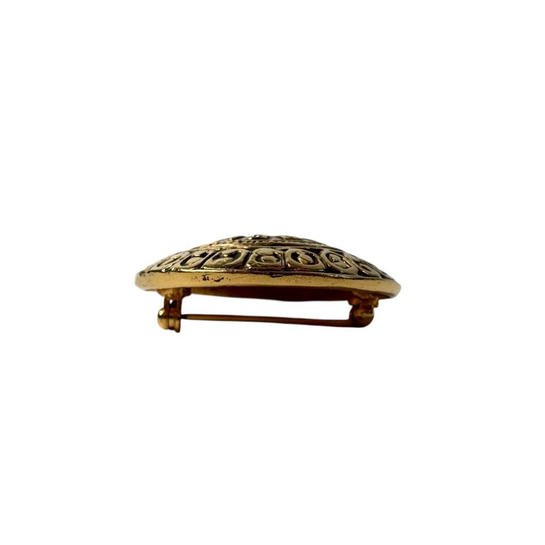 Chanel 31 Rue Cambon Brooch Gold — view 4