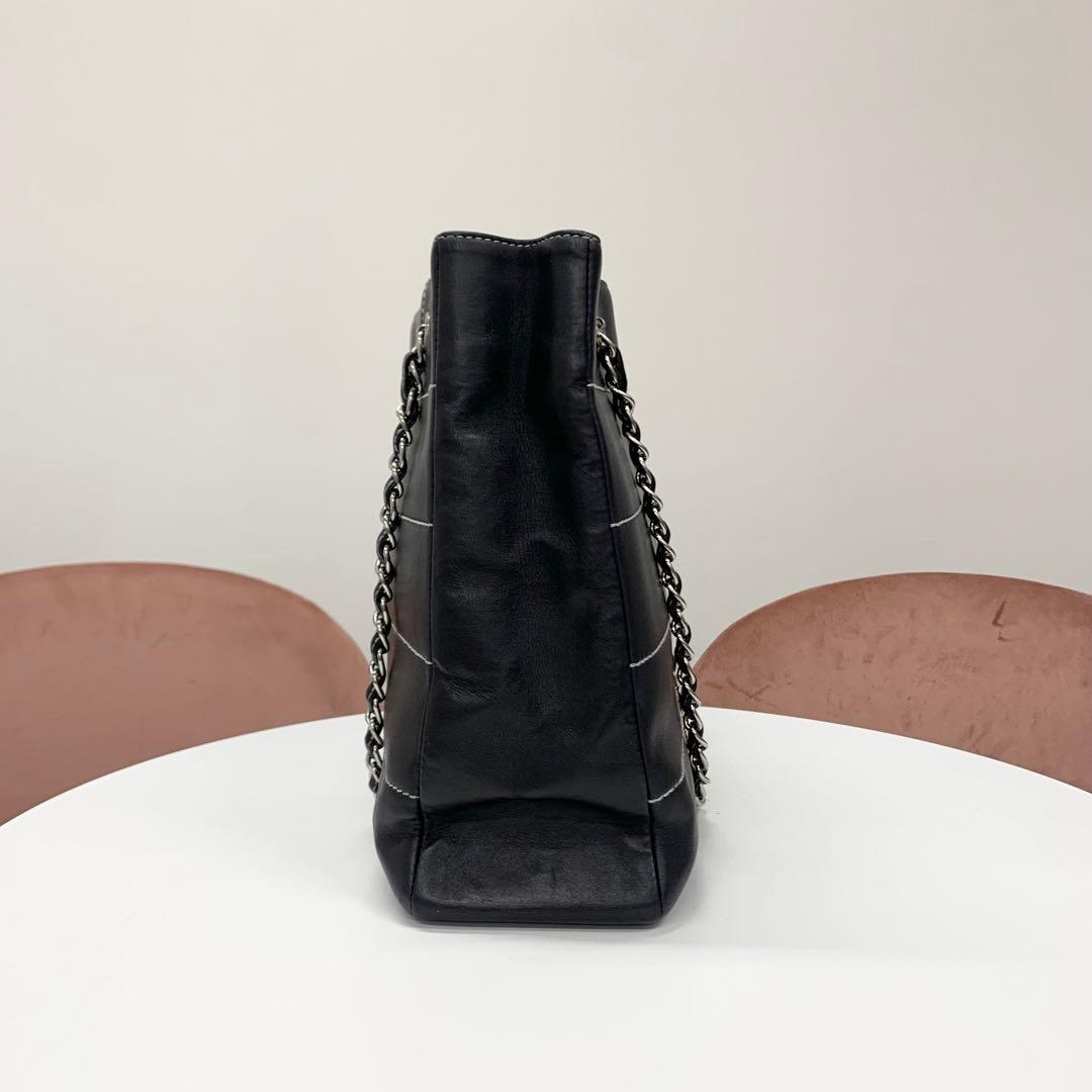 Chanel Choco Bar Leather CC Logo Chain Tote Black — view 2