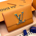 Louis Vuitton & Portefeuille Capucines Compact Wallet