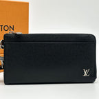 Louis Vuitton Zippy Dragonne Taiga Black Wallet — view 2