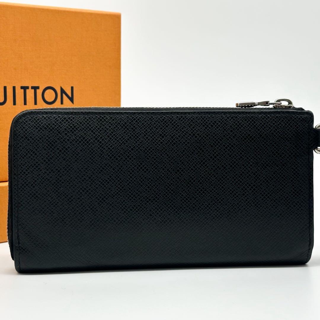 Louis Vuitton Zippy Dragonne Taiga Black Wallet — view 3