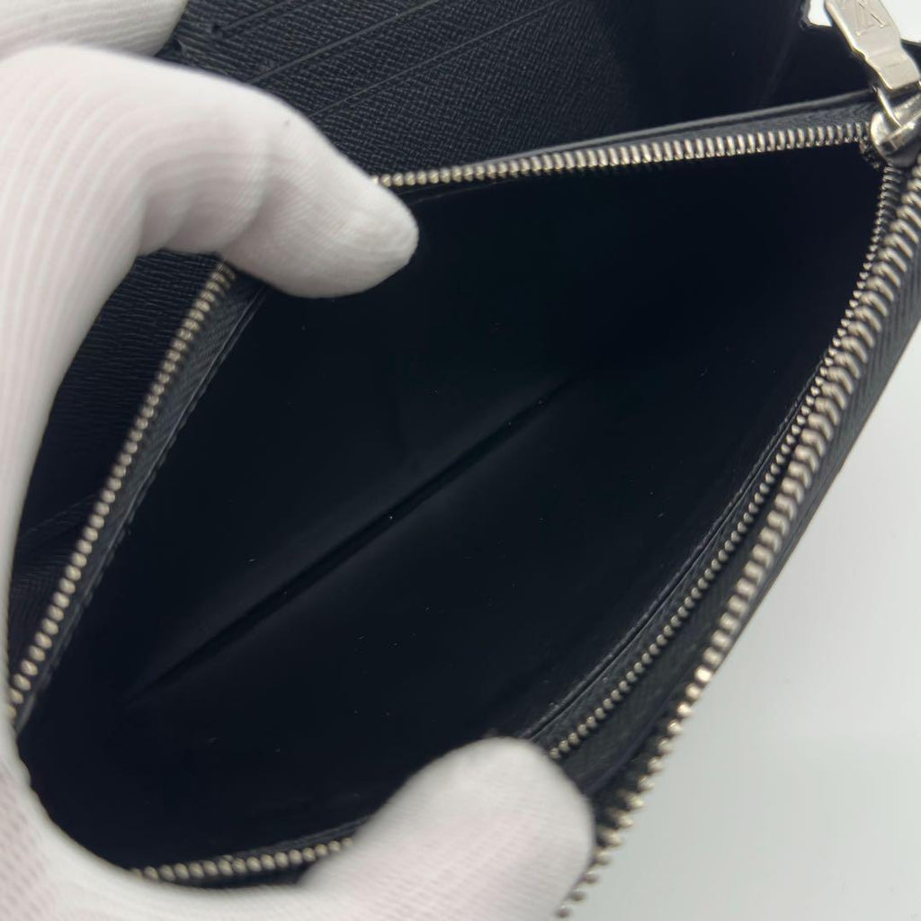 Louis Vuitton Zippy Dragonne Taiga Black Wallet — view 8