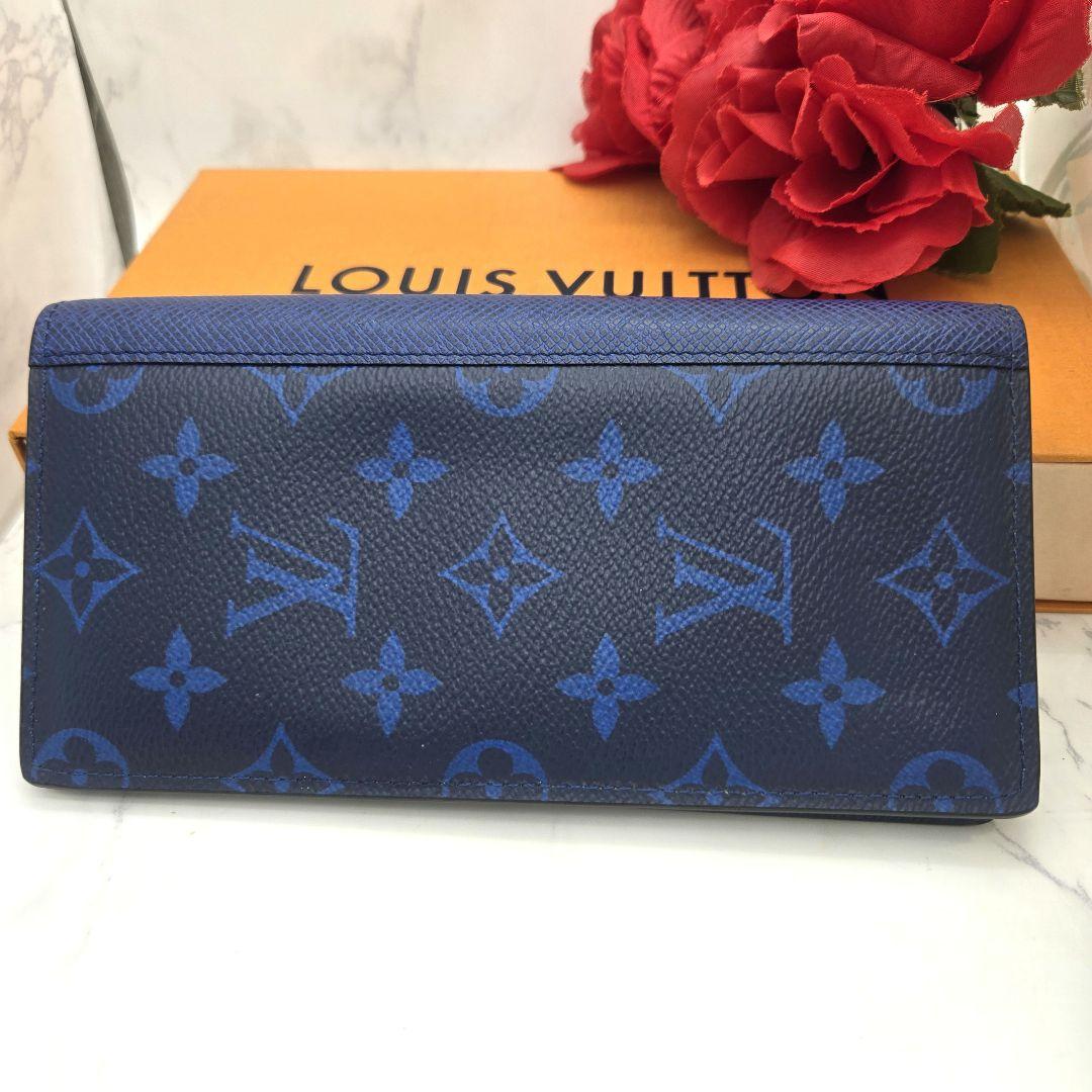 Louis Vuitton Taigarama Portefeuille Brazza Wallet Blue