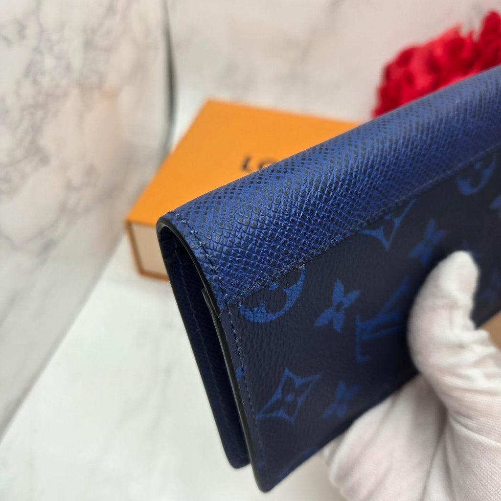 Louis Vuitton Taigarama Portefeuille Brazza Wallet Blue — view 4