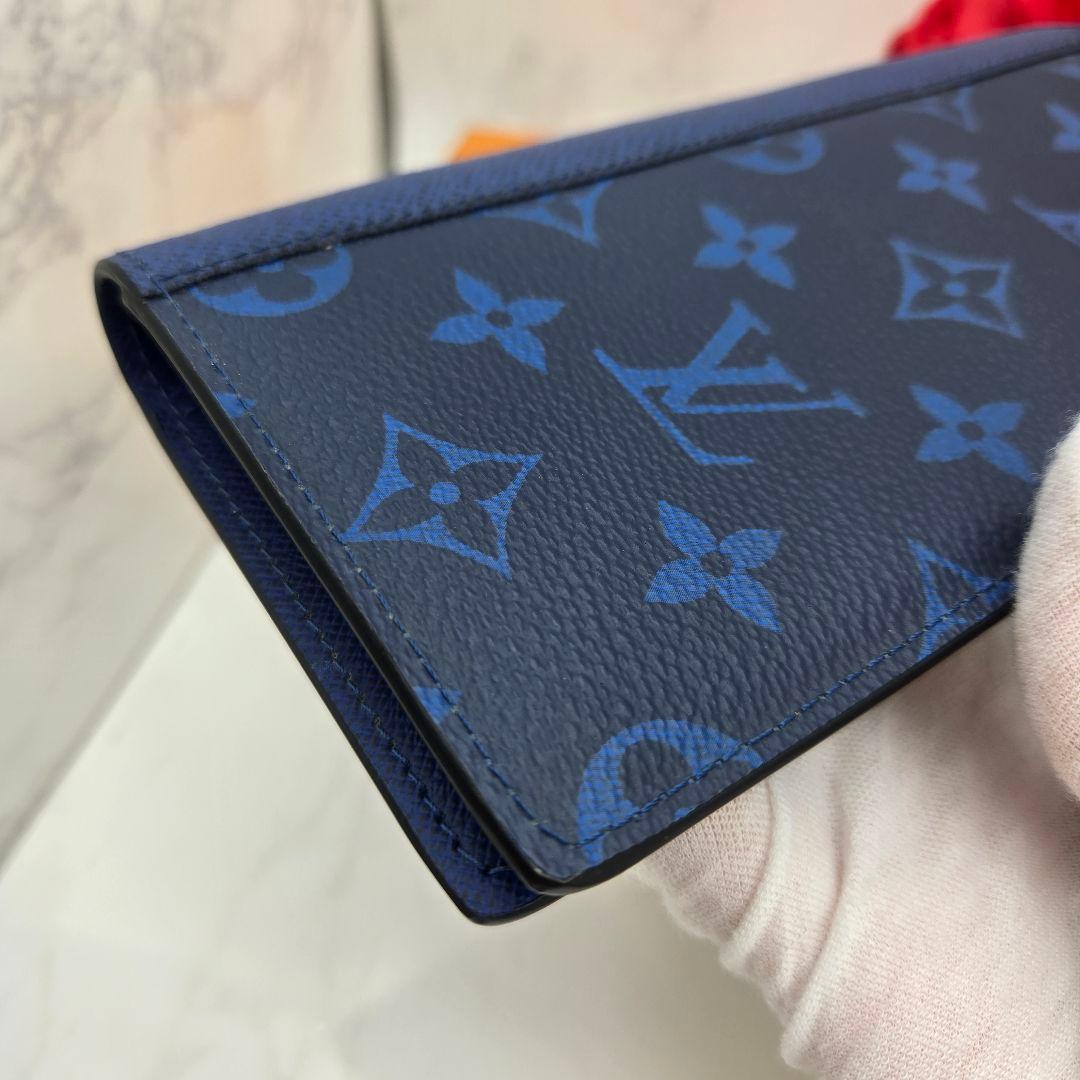 Louis Vuitton Taigarama Portefeuille Brazza Wallet Blue — view 5