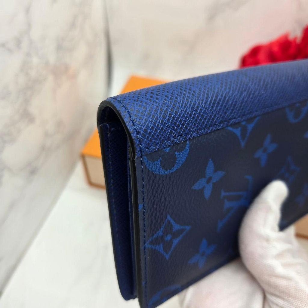 Louis Vuitton Taigarama Portefeuille Brazza Wallet Blue — view 6