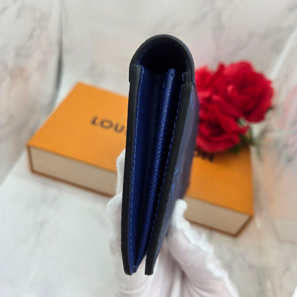 Louis Vuitton Taigarama Portefeuille Brazza Wallet Blue — view 8