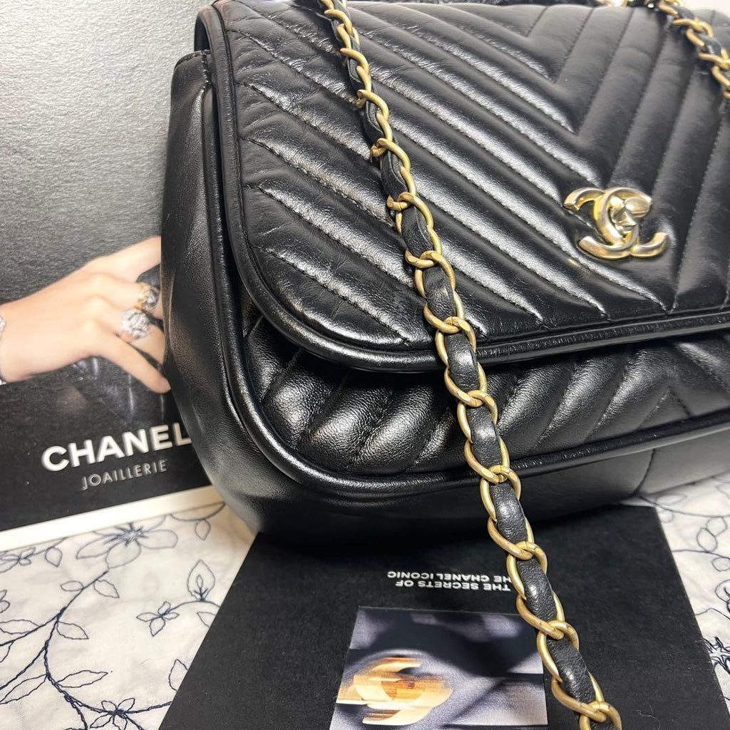 Chanel 2-Way Blanc Chain Shoulder — view 3