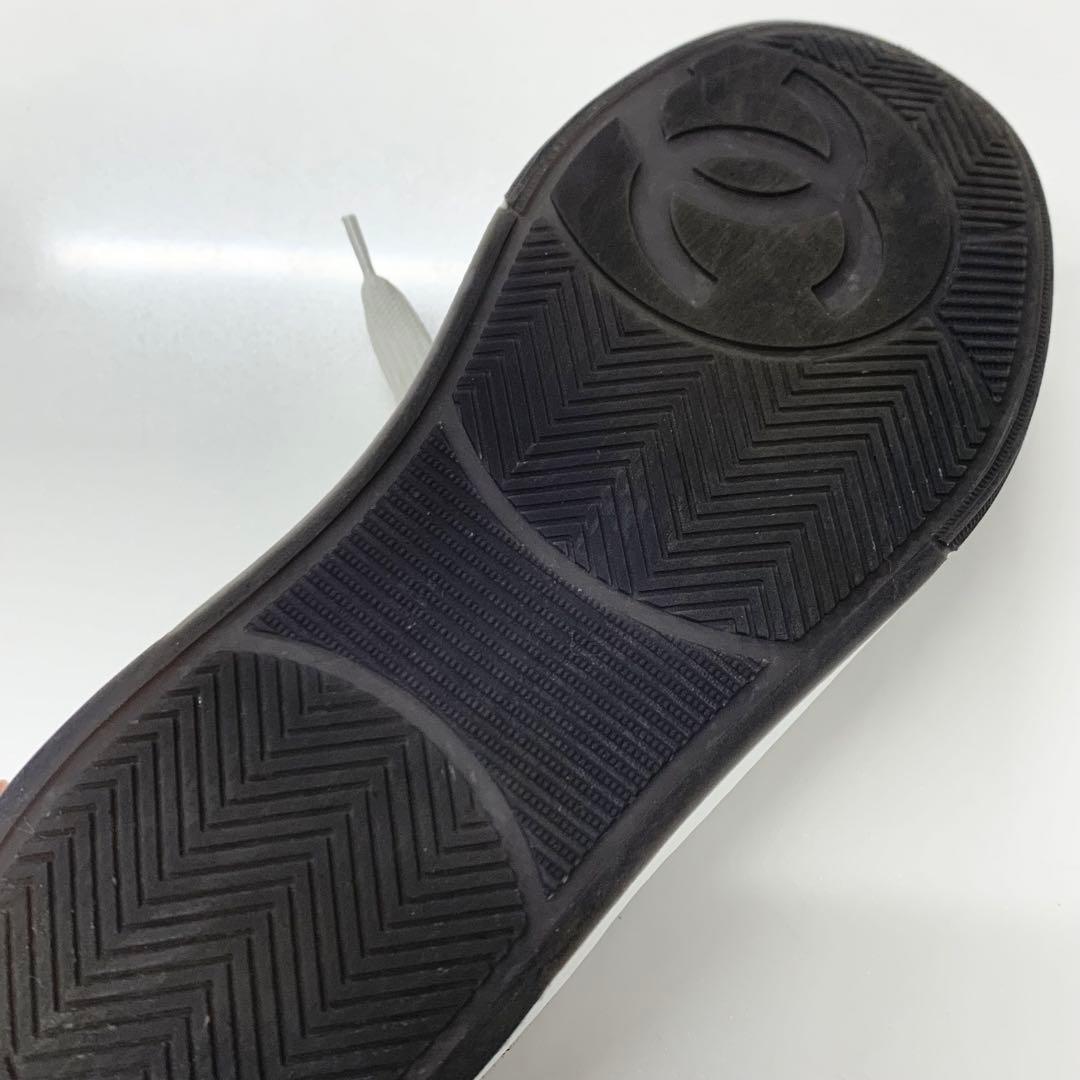 Chanel CC Logo Suede Sneakers Gray — view 9