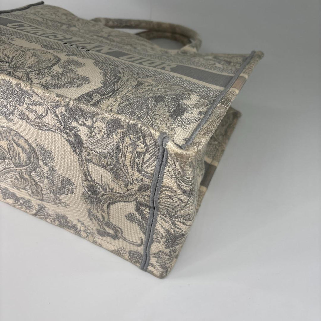 Dior Book Tote Bag Medium — view 8