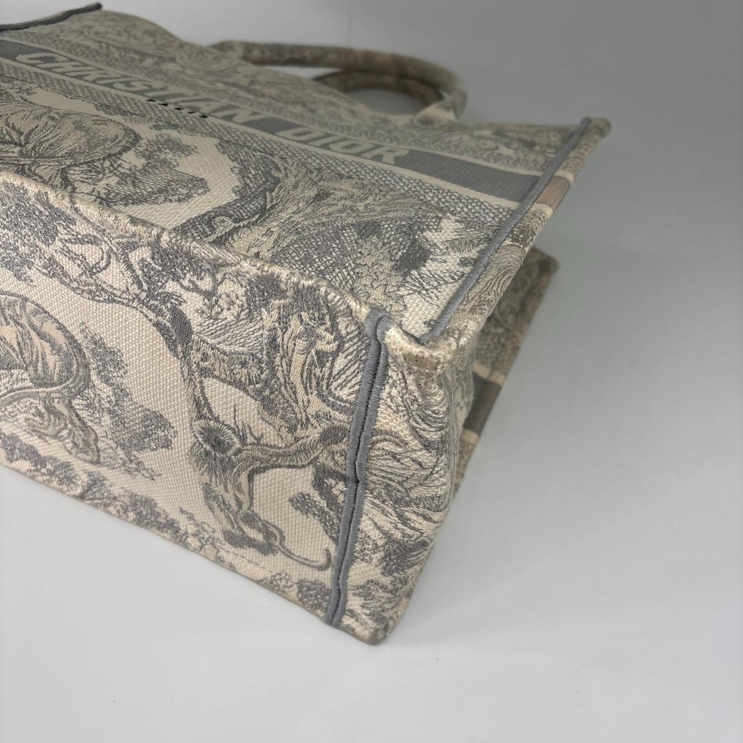 Dior Book Tote Bag Medium — view 8