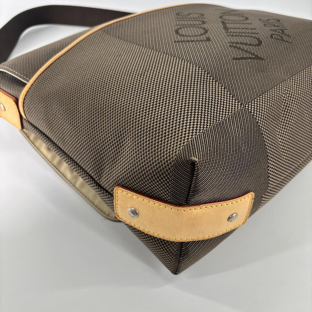 Louis Vuitton Damier Geant Shoulder Bag Discontinued — view 9