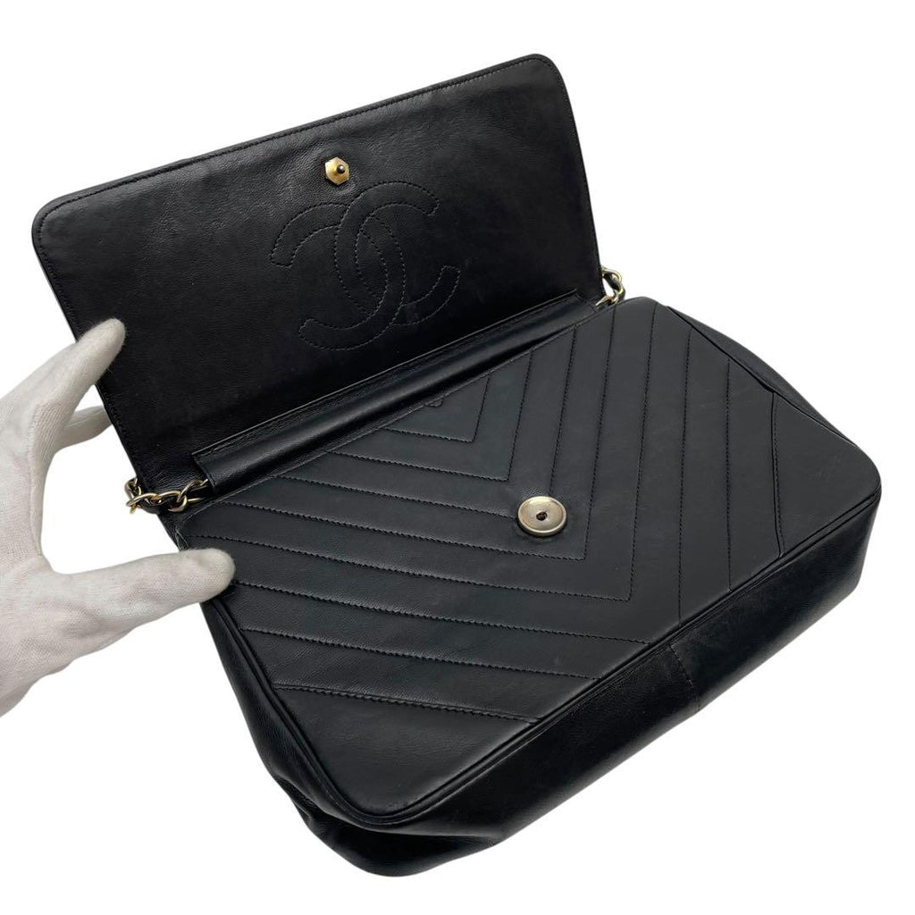 Chanel Lambskin Stitch CC Logo Chain Shoulder Bag Black — view 8