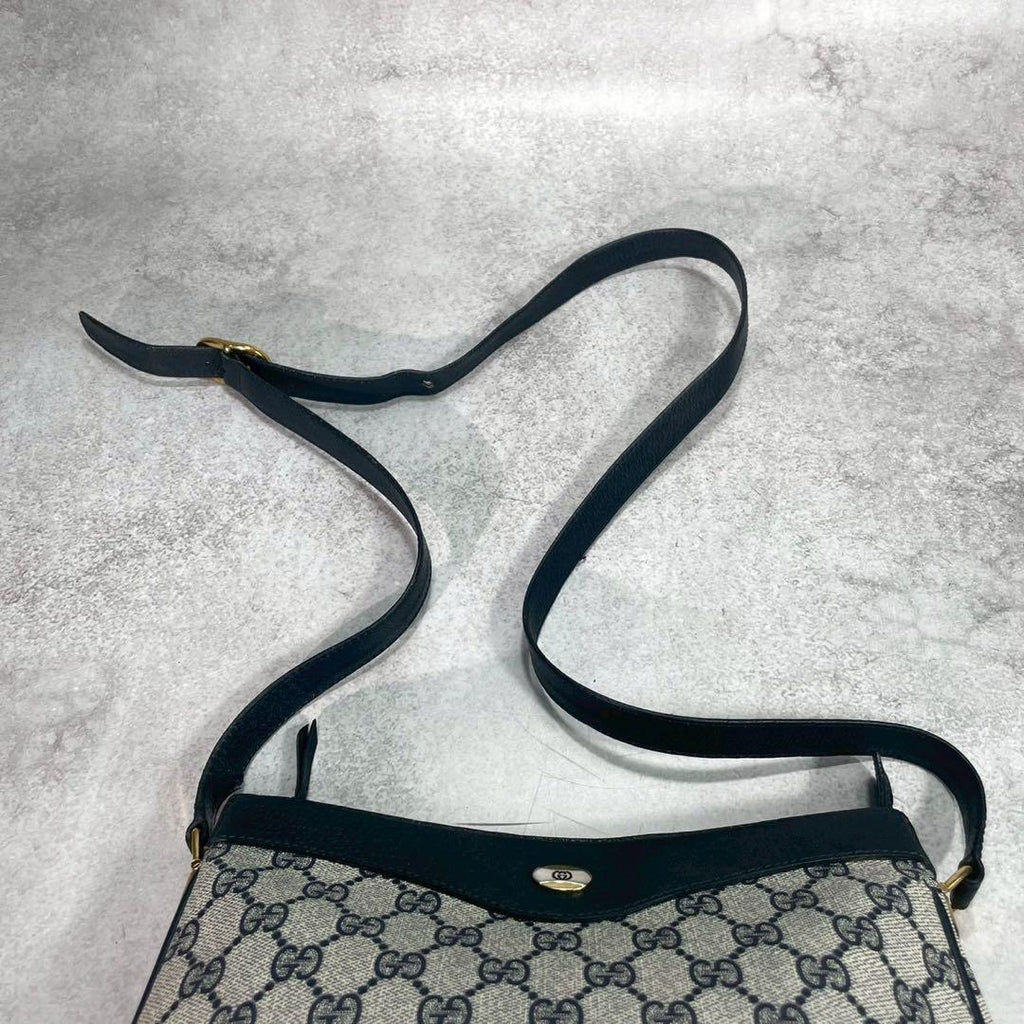Gucci GG Shoulder Bag Navy Beige Leather Logo — view 4