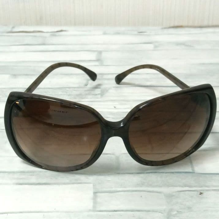 Chanel Sunglasses Brown CC Logo Wellington Eyewear — view 5