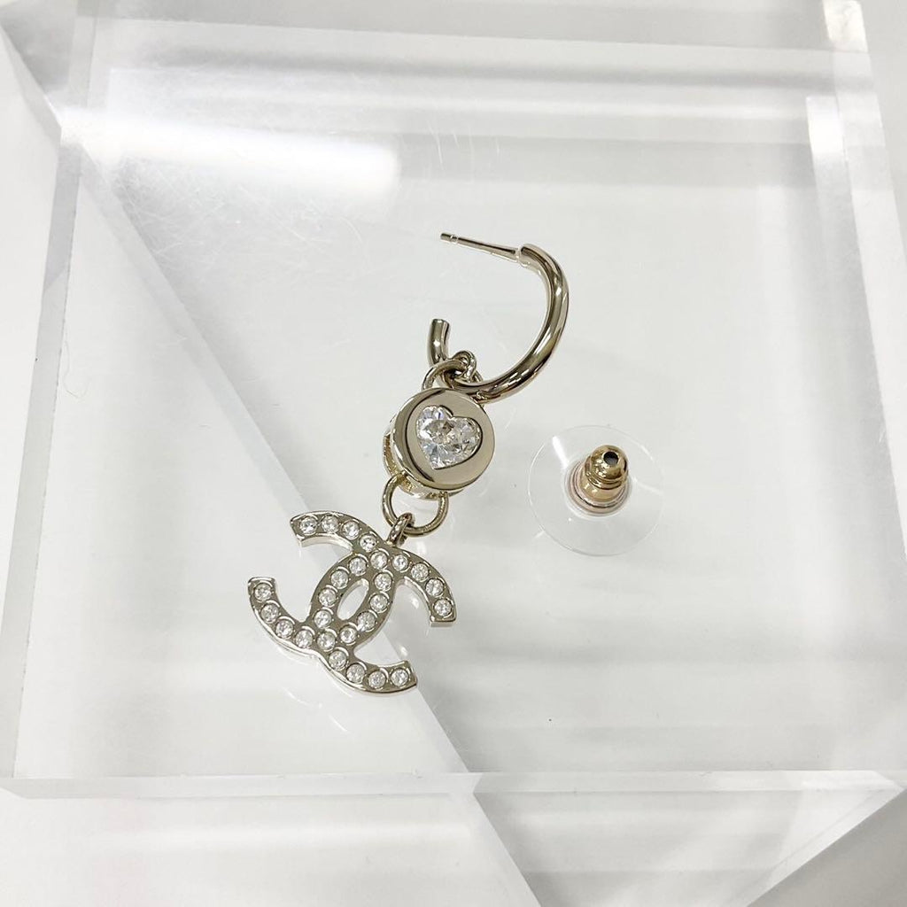 Chanel Earrings CC Logo Crystal Rhinestone Gold — view 4