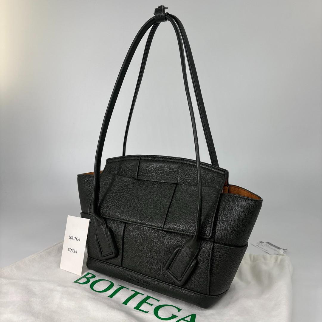 Bottega Veneta Maxi Intrecciato Tote — view 2