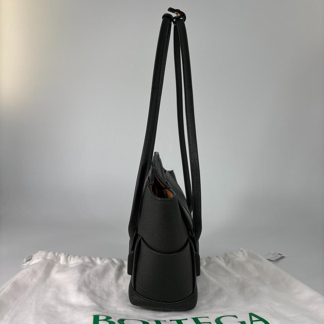 Bottega Veneta Maxi Intrecciato Tote — view 4