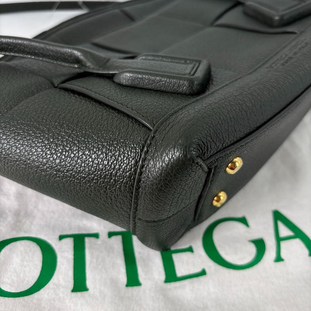 Bottega Veneta Maxi Intrecciato Tote — view 8