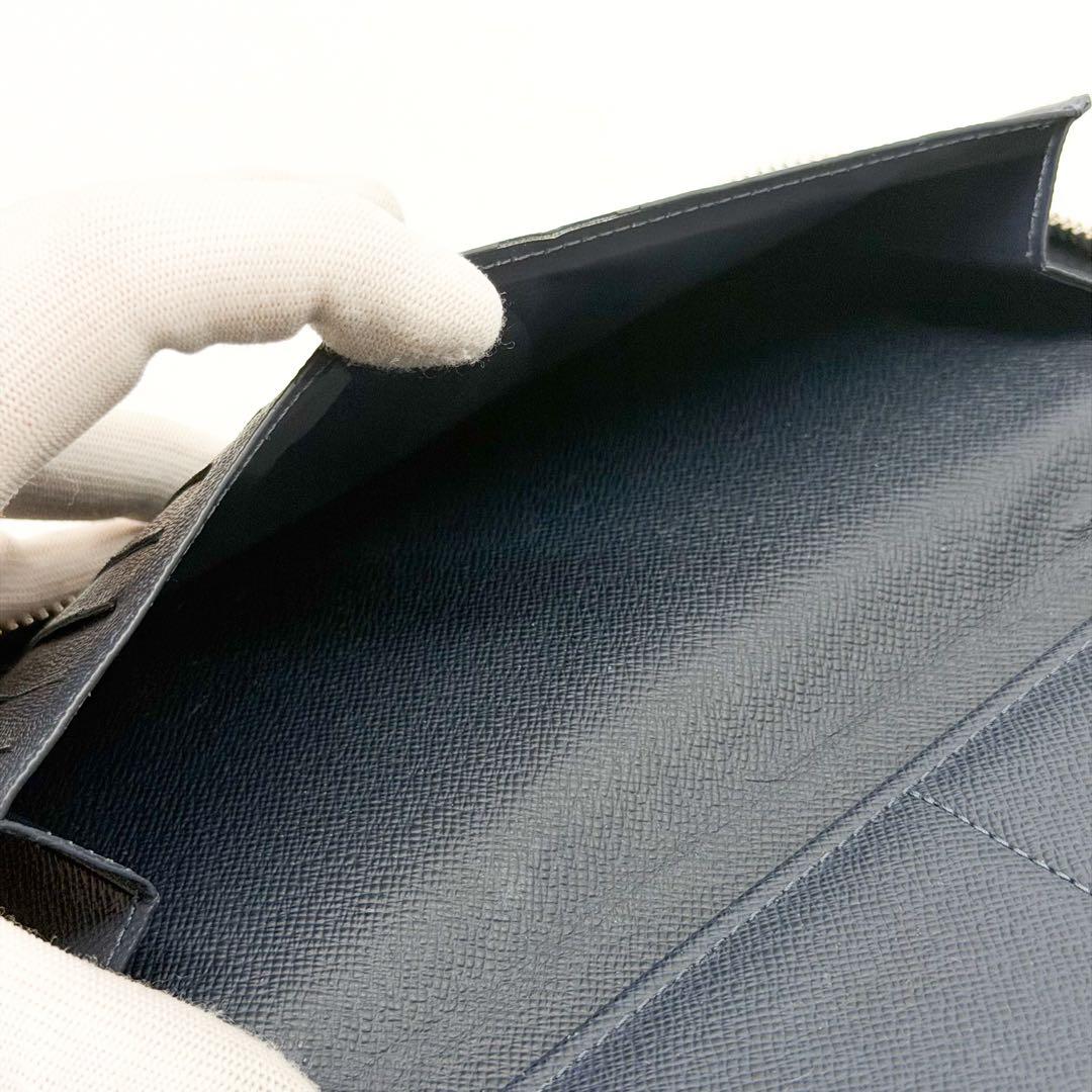 Louis Vuitton Zippy Wallet Vertical Taiga Navy — view 7