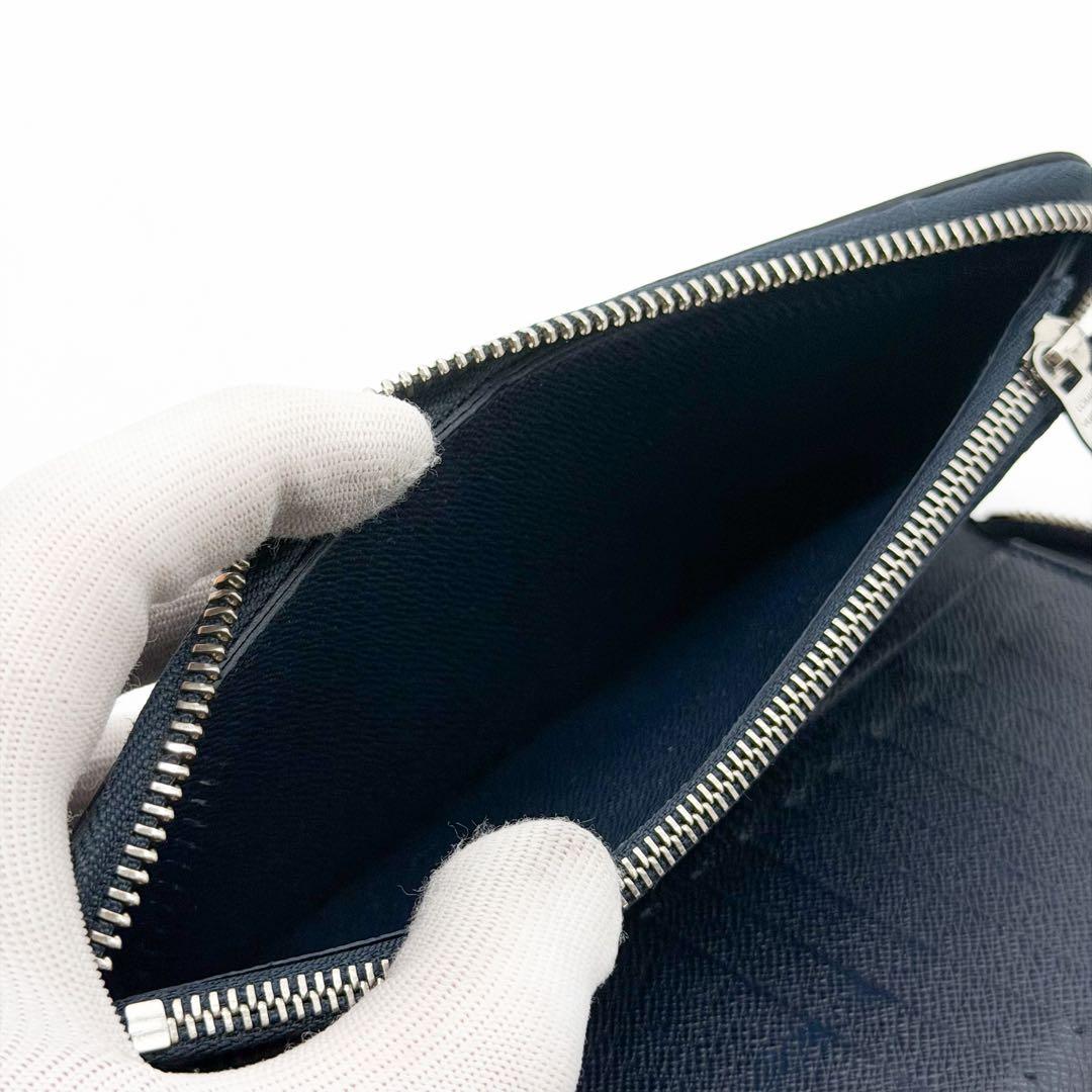 Louis Vuitton Zippy Wallet Vertical Taiga Navy — view 8