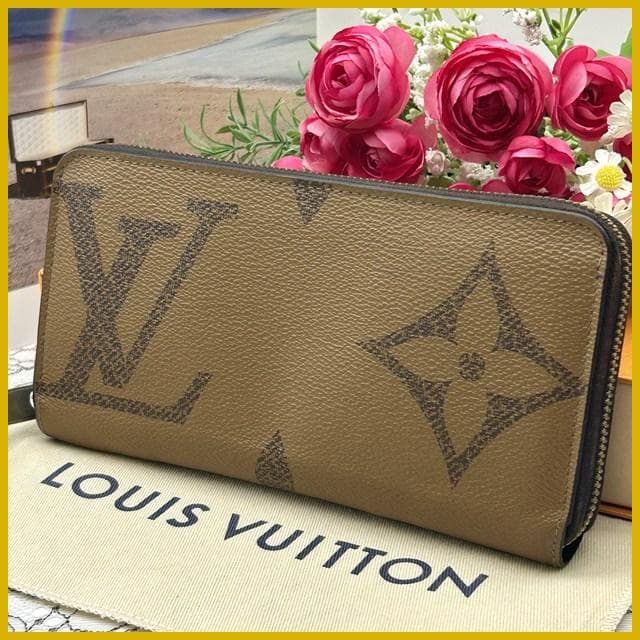 Louis Vuitton Monogram Giant Reverse Zippy Wallet