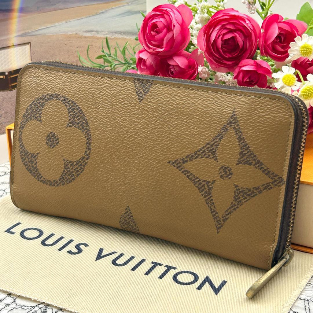 Louis Vuitton Monogram Giant Reverse Zippy Wallet — view 2