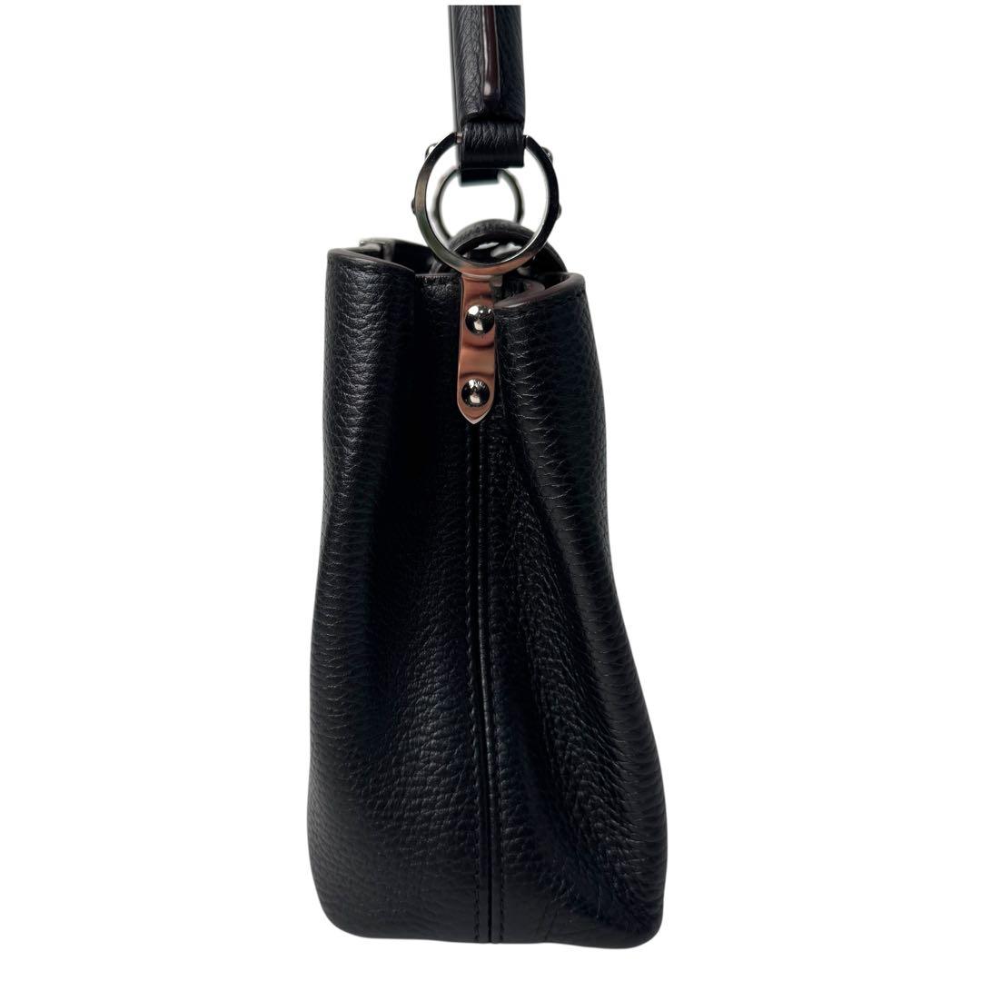 Louis Vuitton Capucines BB Shoulder Handbag Black — view 4