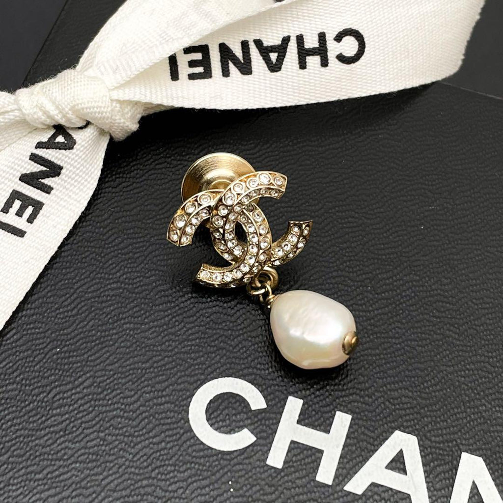 Chanel CC Logo Brooch 11c Rhinestone Gold Pearl