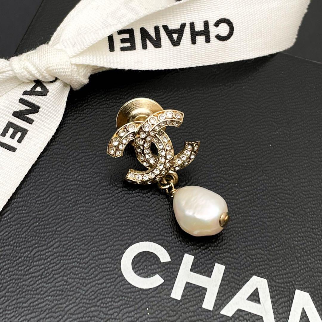 Chanel CC Logo Brooch 11c Rhinestone Gold Pearl