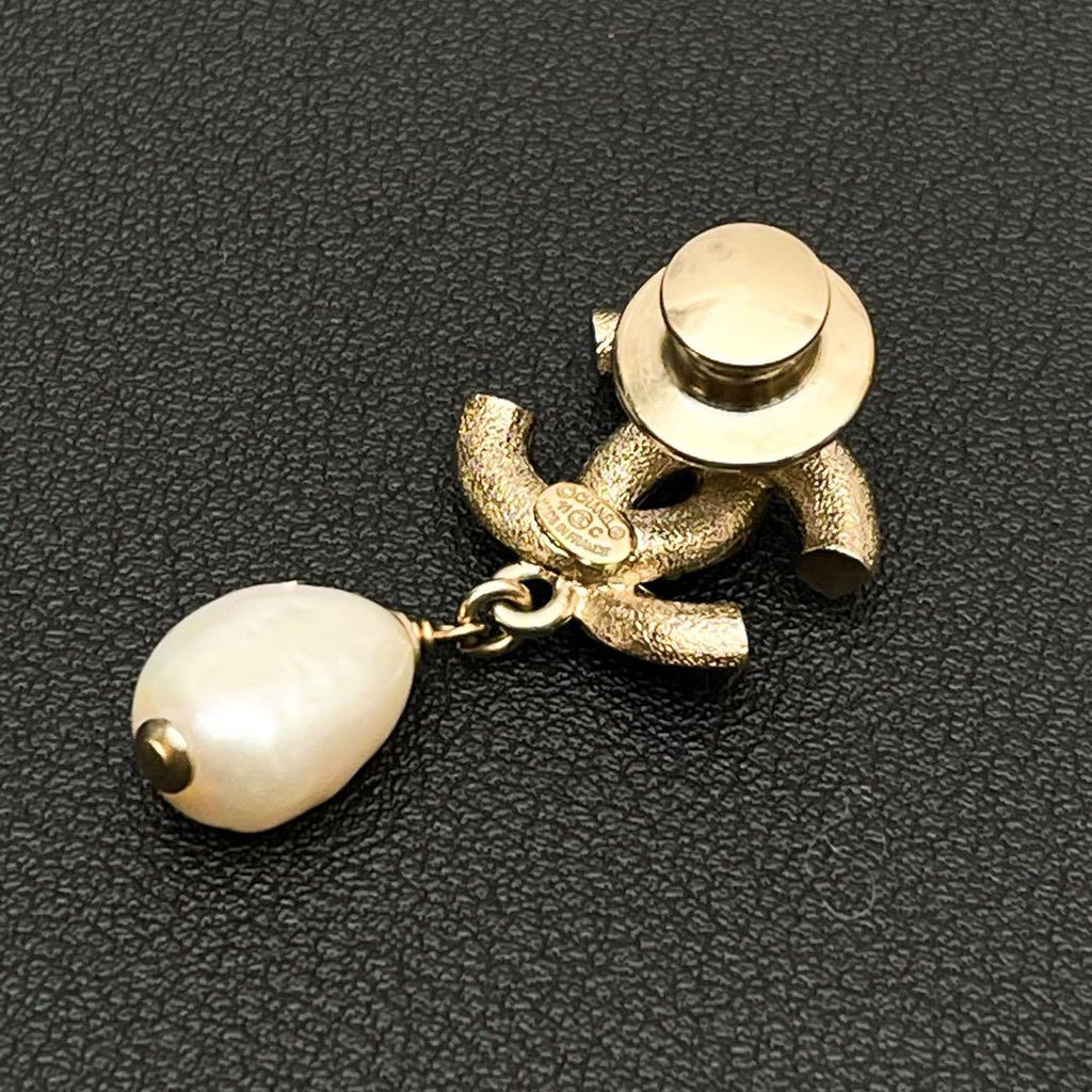 Chanel CC Logo Brooch 11c Rhinestone Gold Pearl — view 6