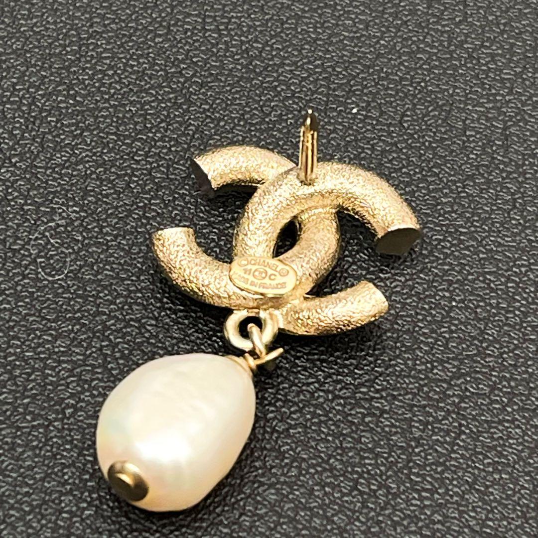 Chanel CC Logo Brooch 11c Rhinestone Gold Pearl — view 7