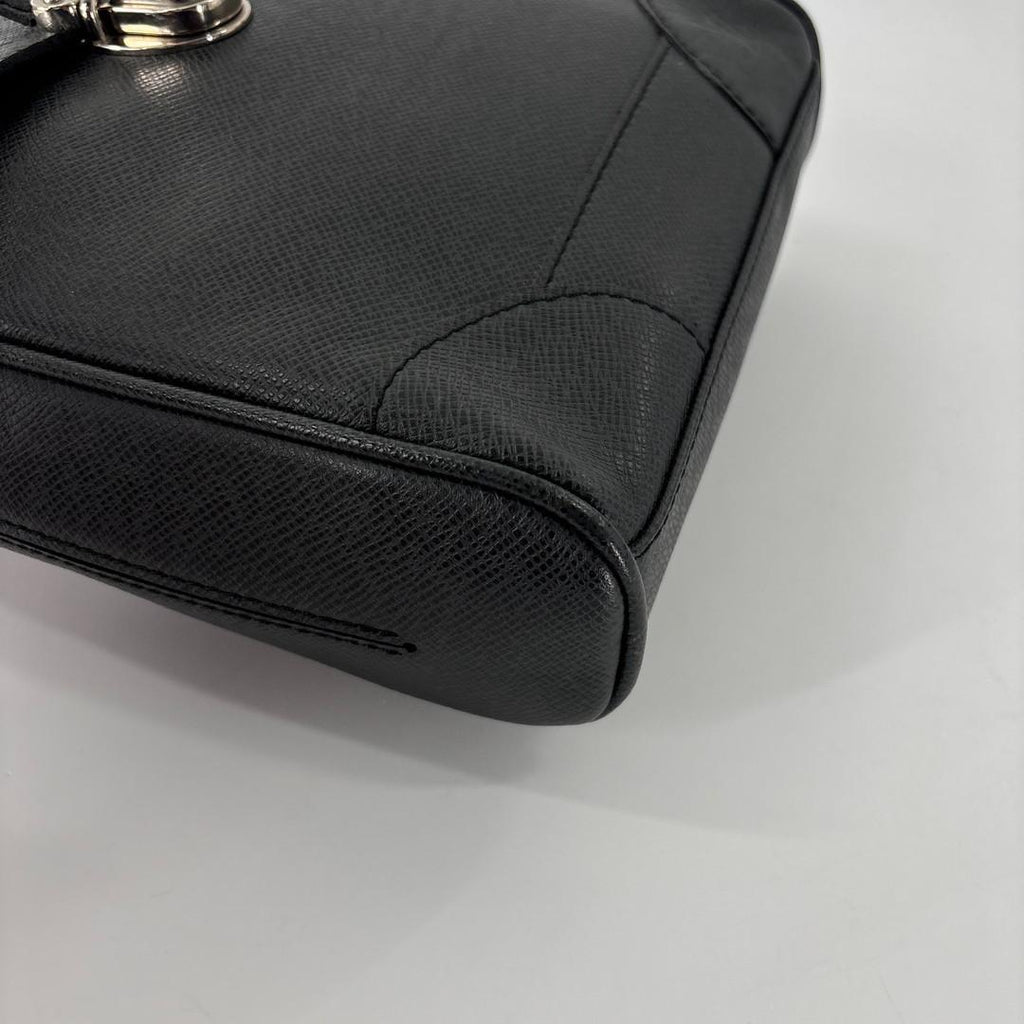 Louis Vuitton Taiga Luca Shoulder Bag Black — view 6