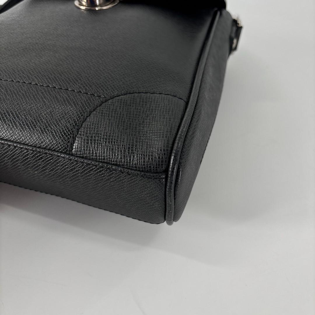 Louis Vuitton Taiga Luca Shoulder Bag Black — view 7