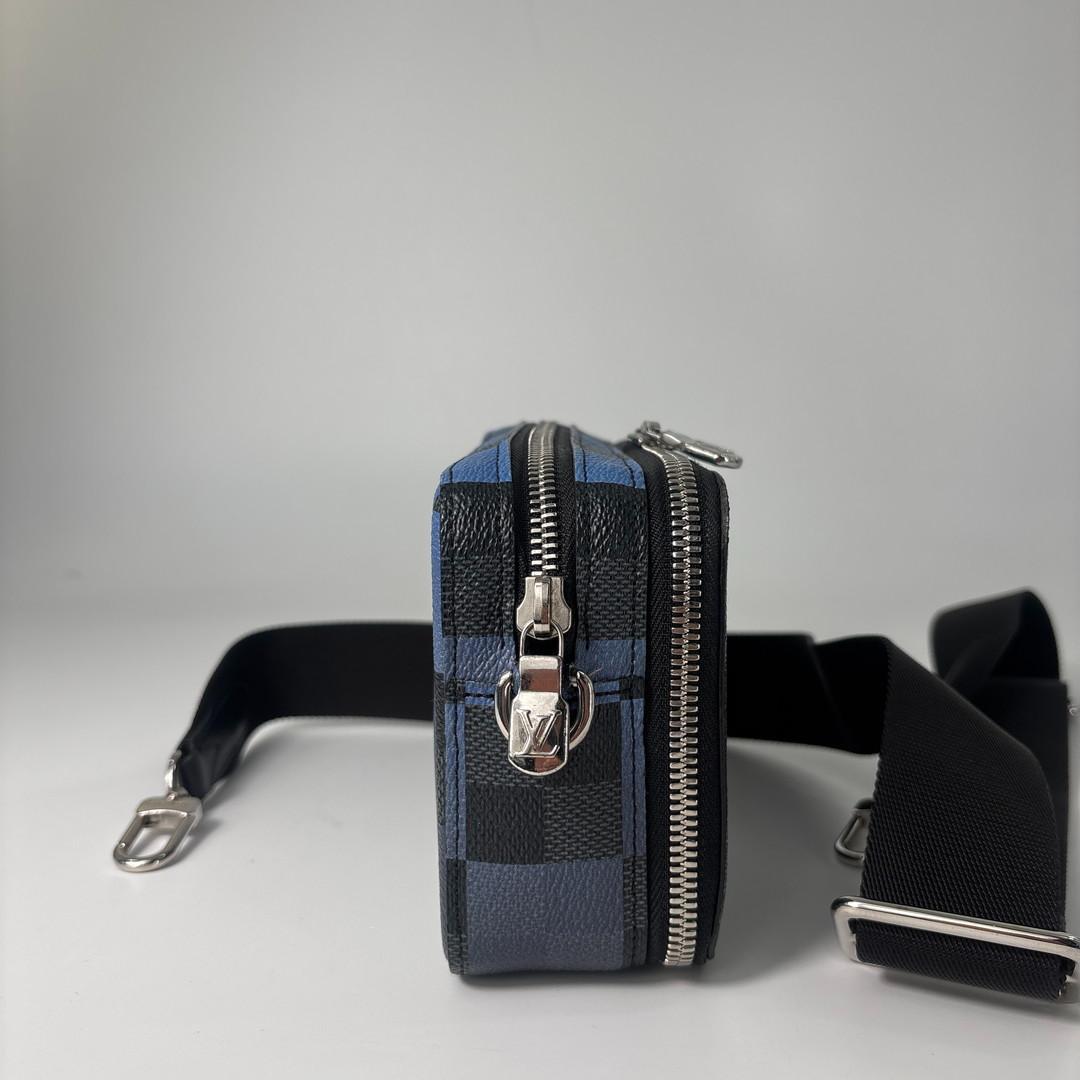 Louis Vuitton Damier Graphite Giant Shoulder Bag — view 4